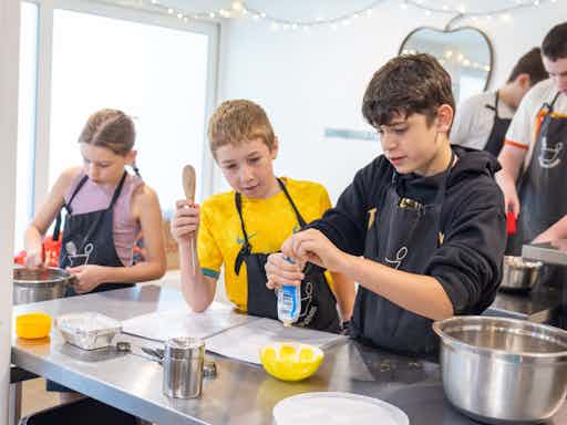 Brisbane after-school cooking classes for highschoolers.